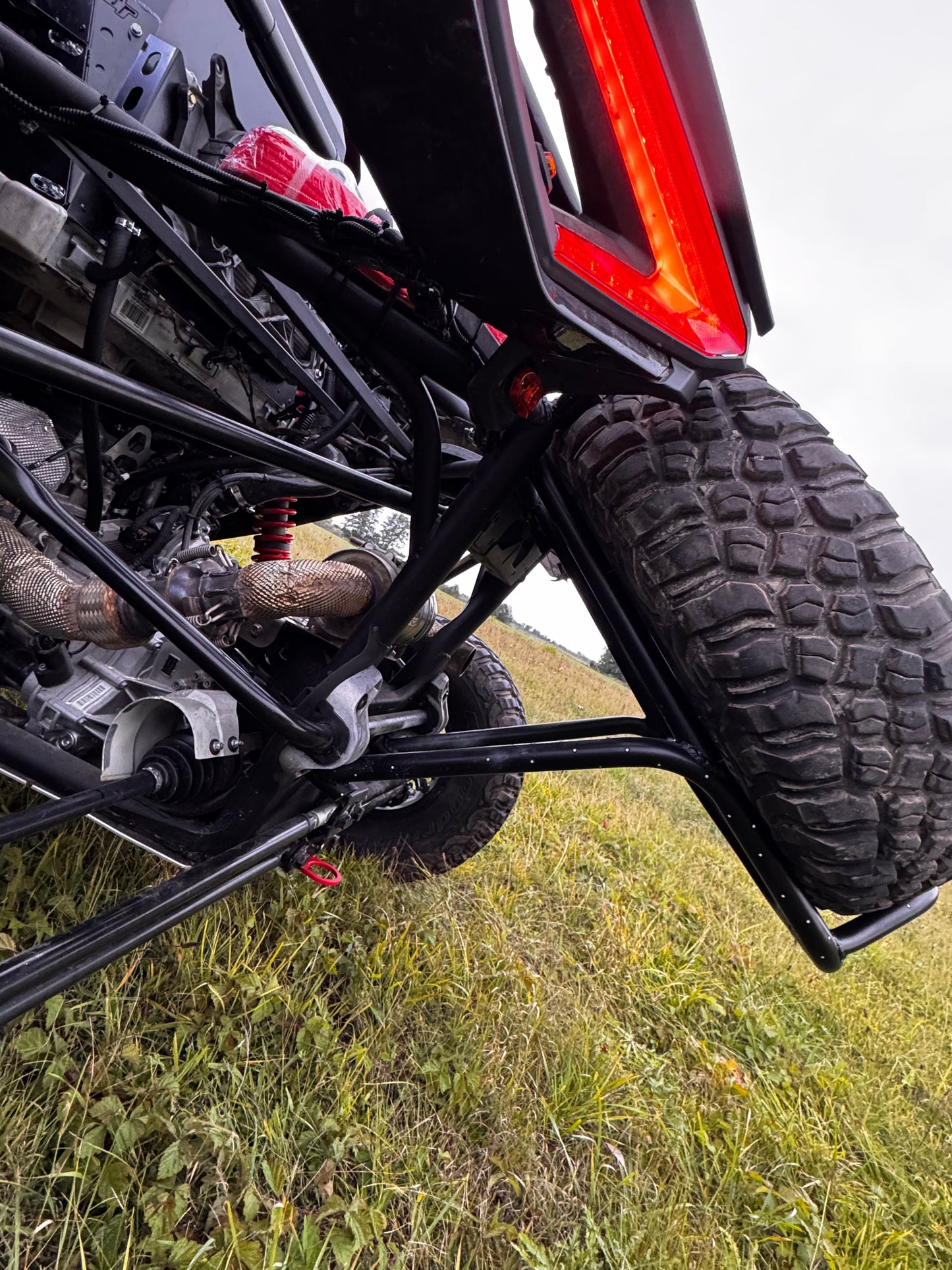 Bagażnik na koło zapasowe typ 2 - Can-Am Maverick R