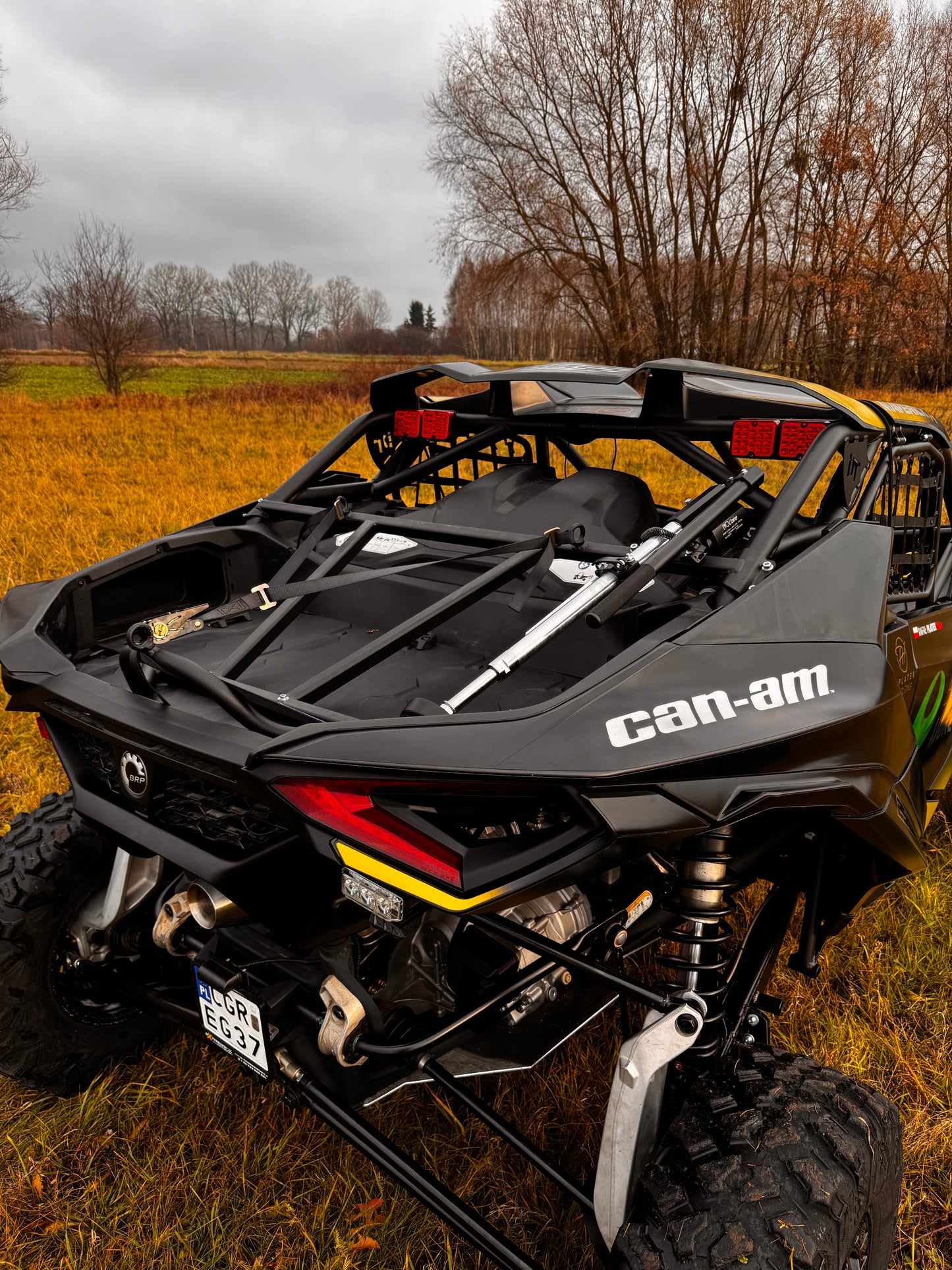 Bagażnik na koło zapasowe OEM+ - Can-Am Maverick R