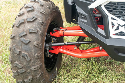 Przednie wahacze Madigan Motorsports w Polaris RZR200, zbliżenie przy kole